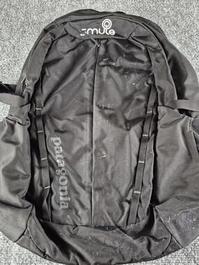 ​Patagonia Black Refugio 28L Backpack Laptop Bag Hiking Travel Smule Logo